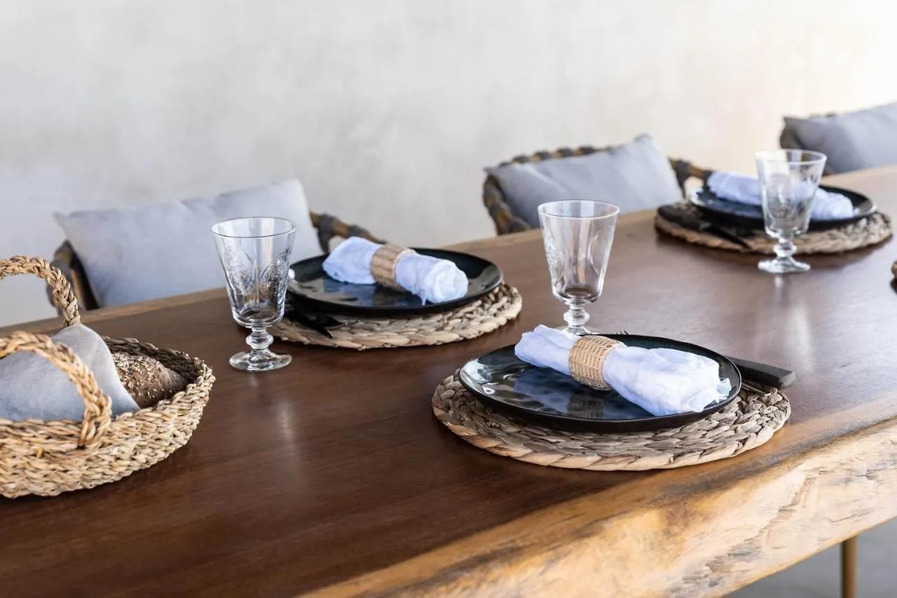 Makani Suites Ano Mera