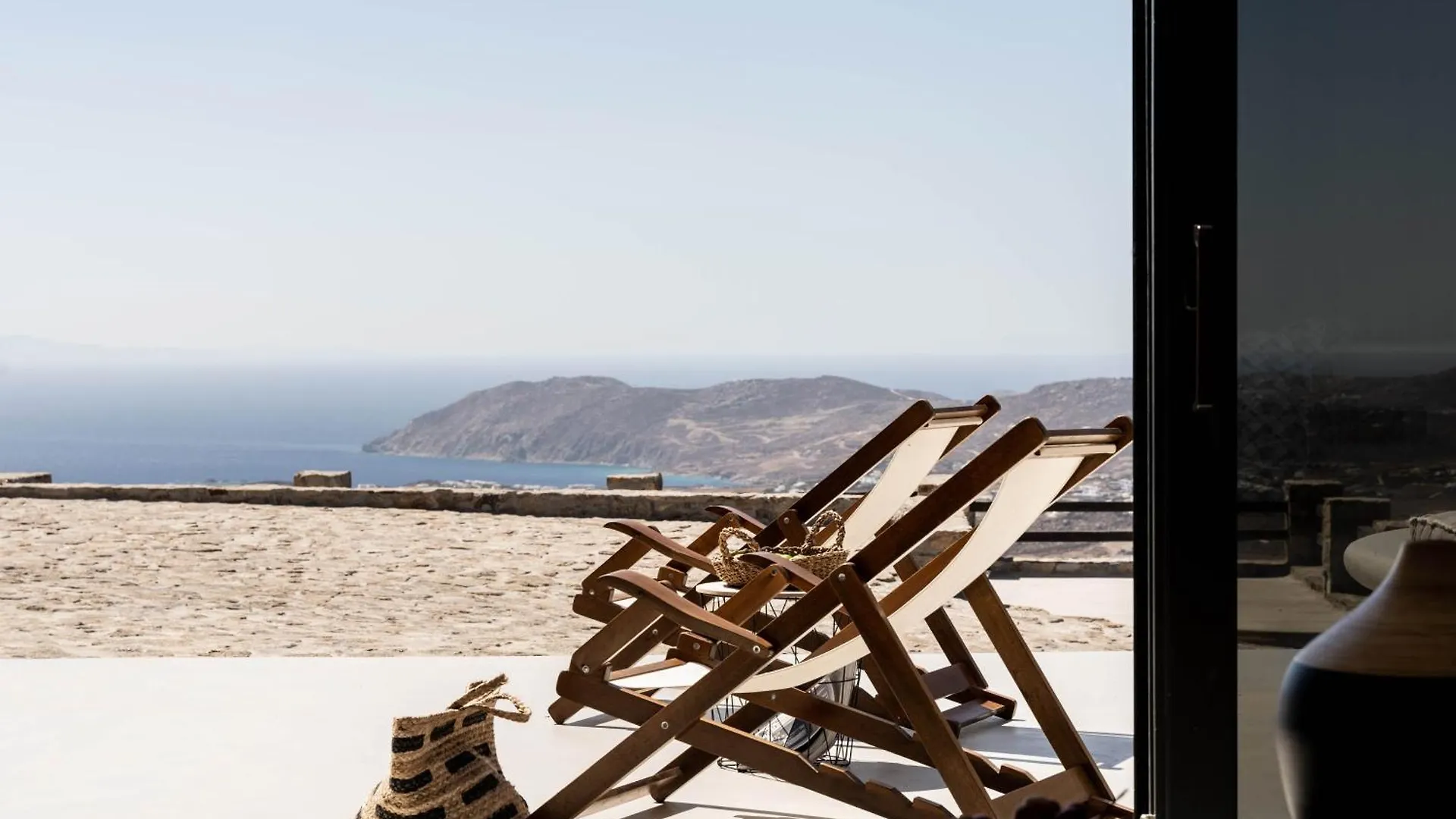 Makani Suites Ano Mera Hotel