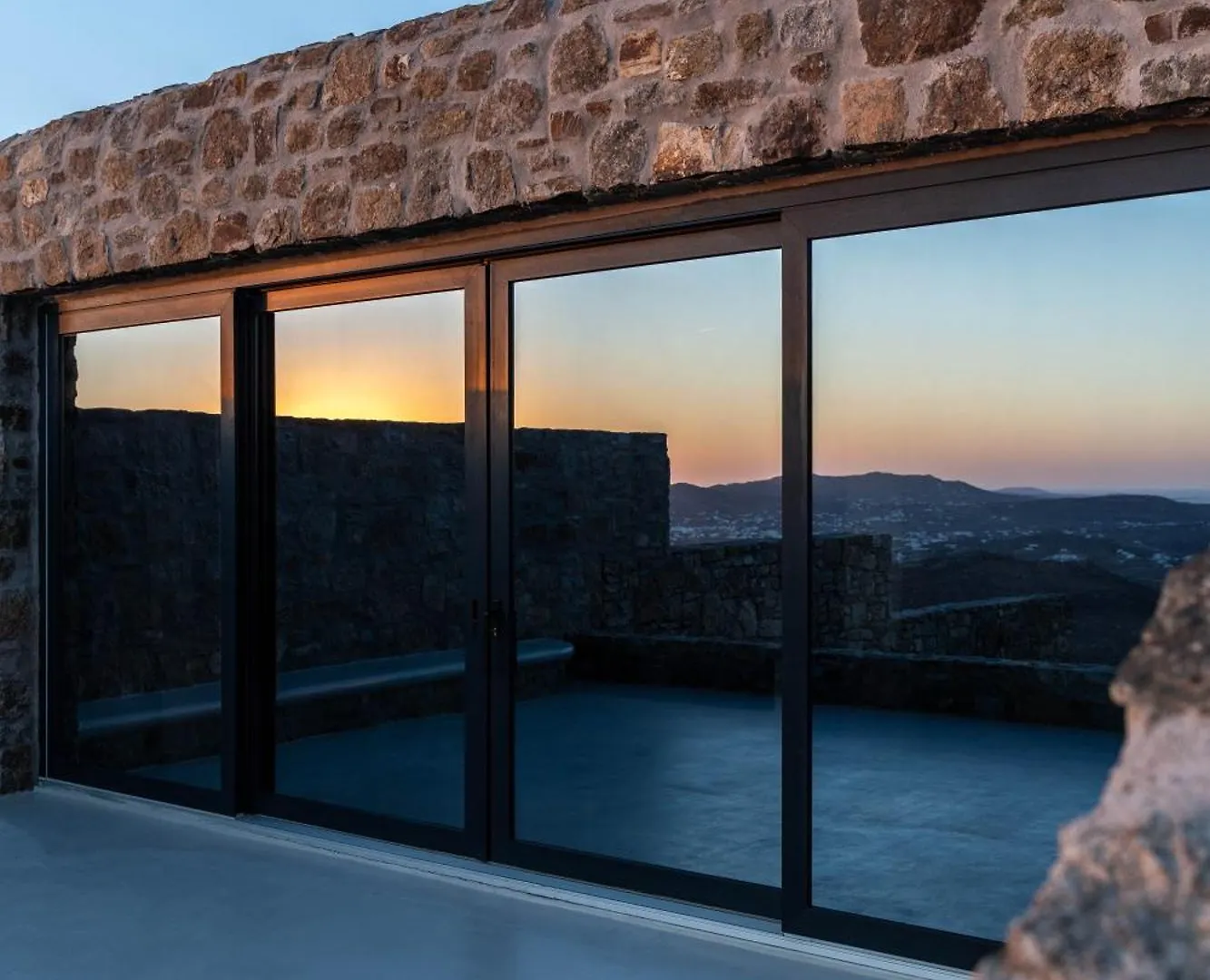 Makani Suites Ano Mera 0*,