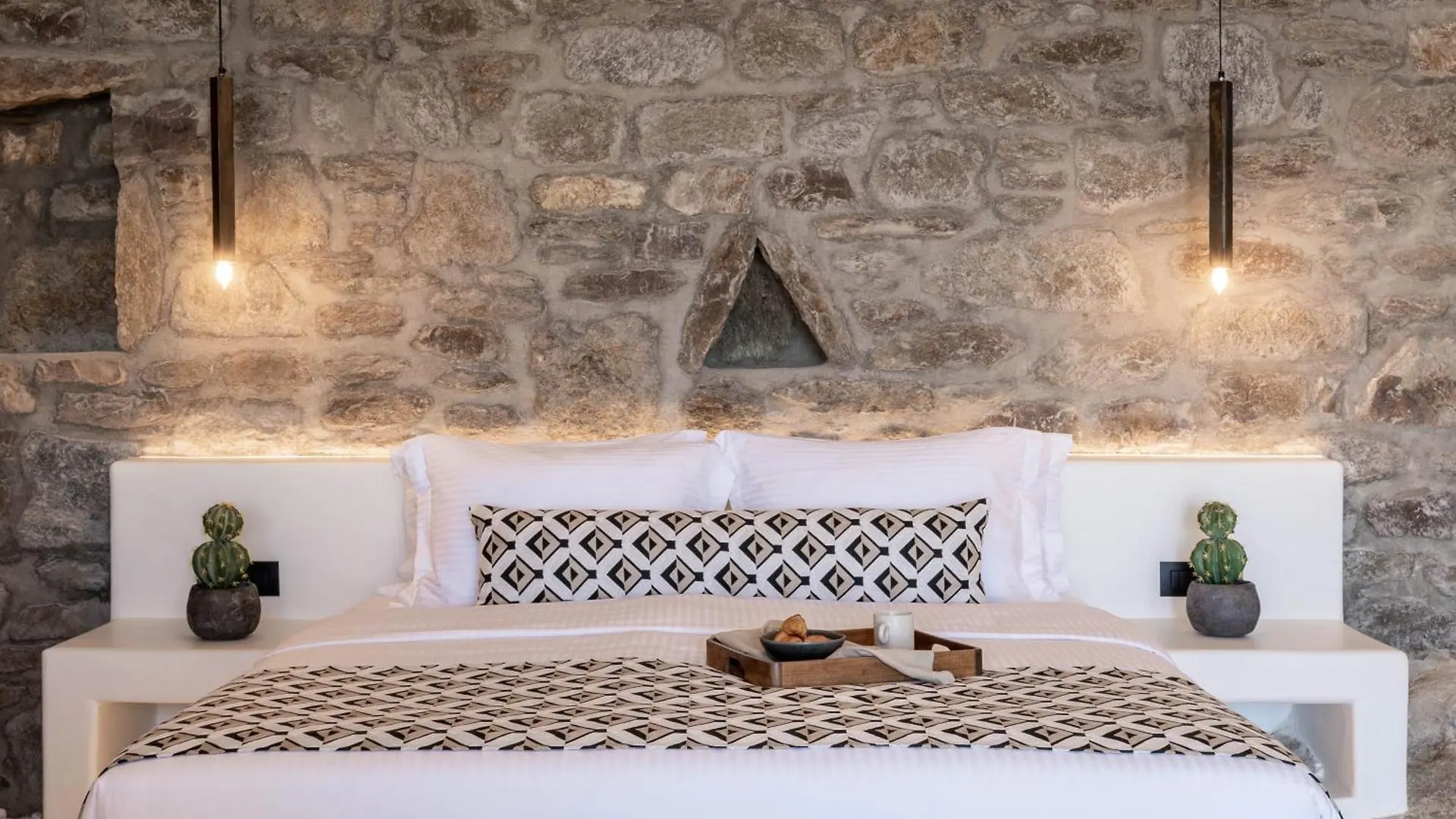 Makani Suites Ano Mera Hotel