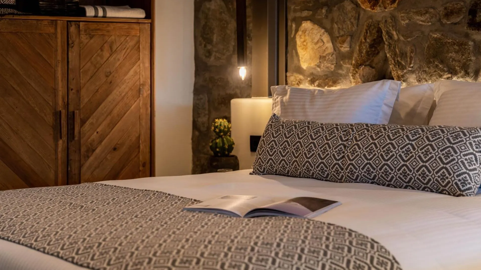 Makani Suites Ano Mera Hotel