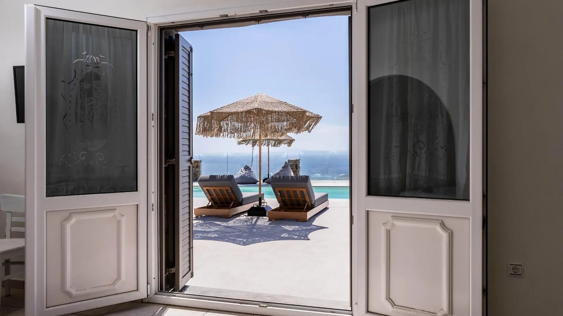 Makani Suites Ano Mera