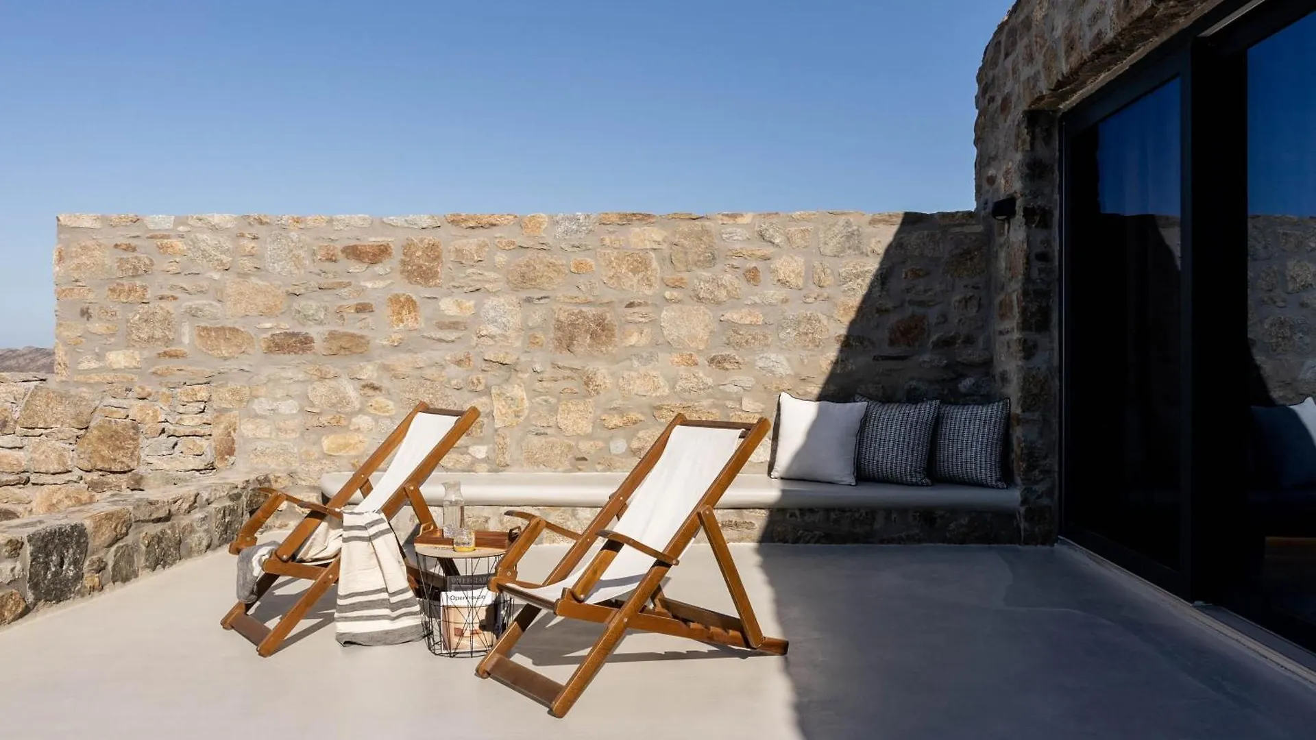 Makani Suites Ano Mera 0*,