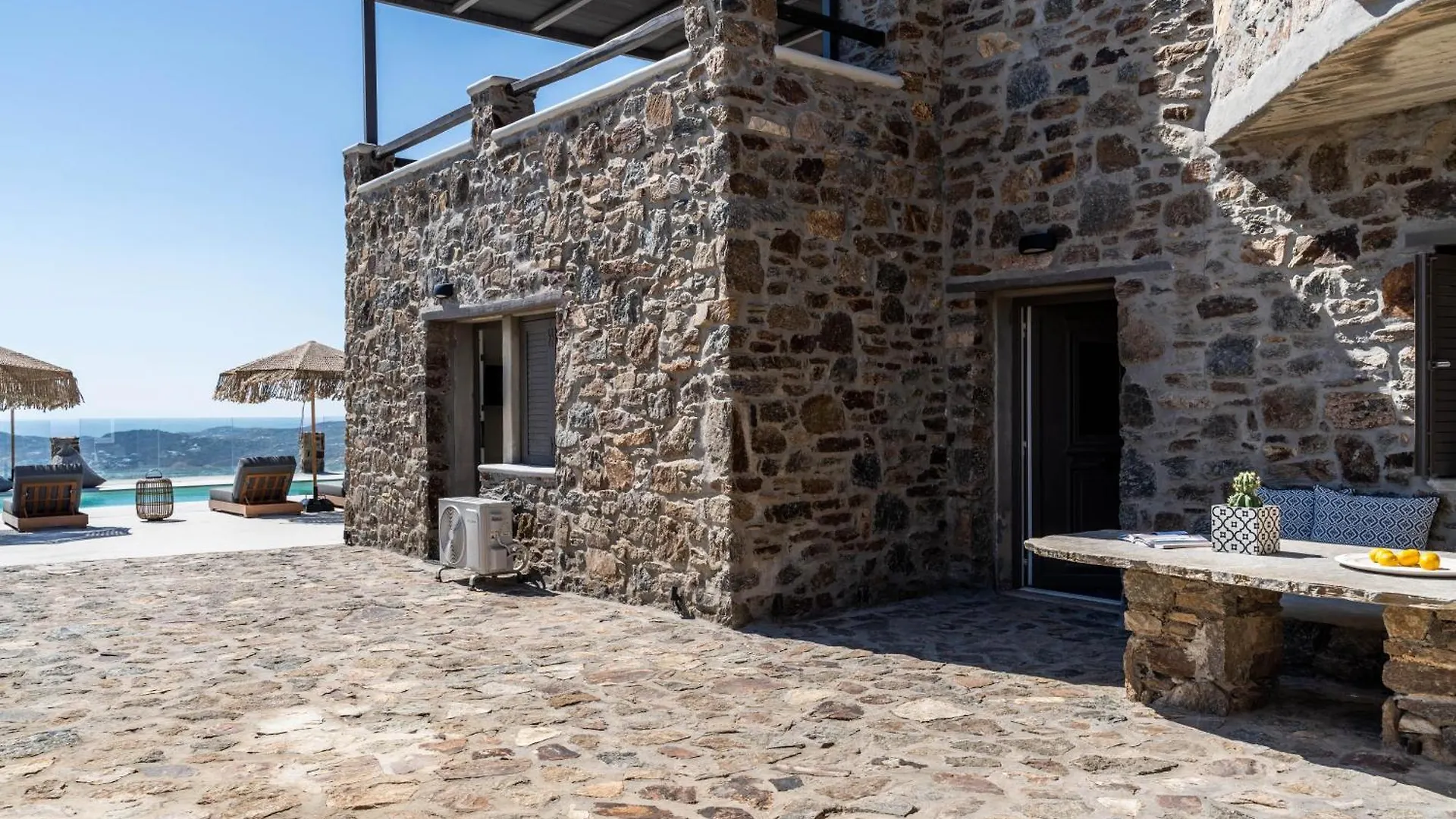 Makani Suites Ano Mera