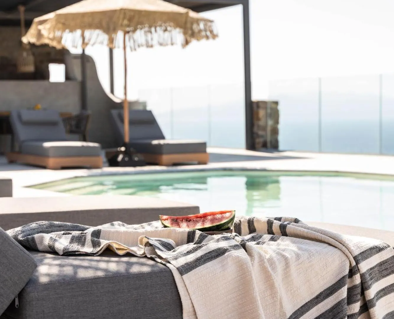 Makani Suites Ano Mera 0*,